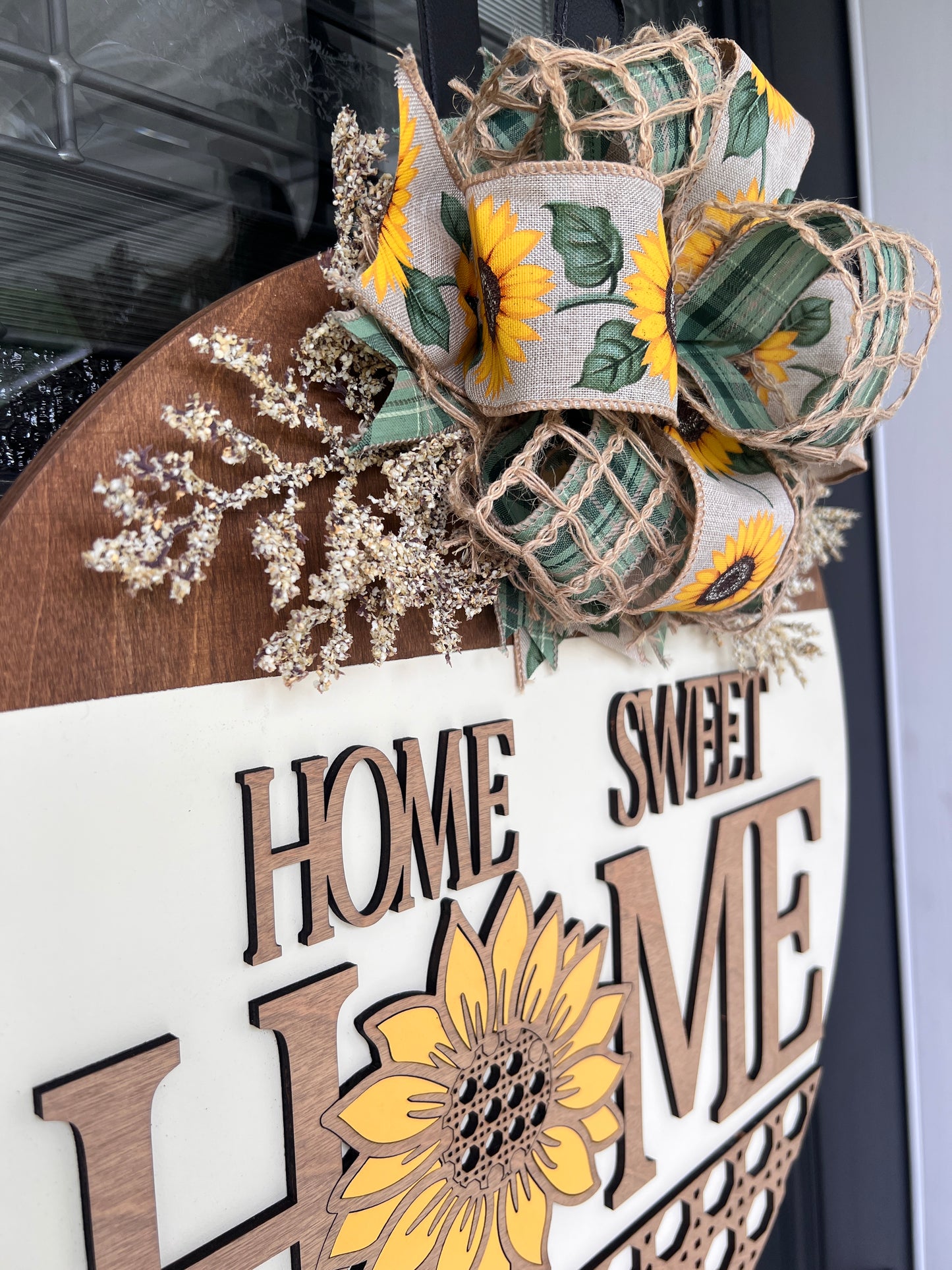 Home Sweet Home sunflower door hanger close up of bow showing sunflower print burlap mesh and green plaid ribbons
