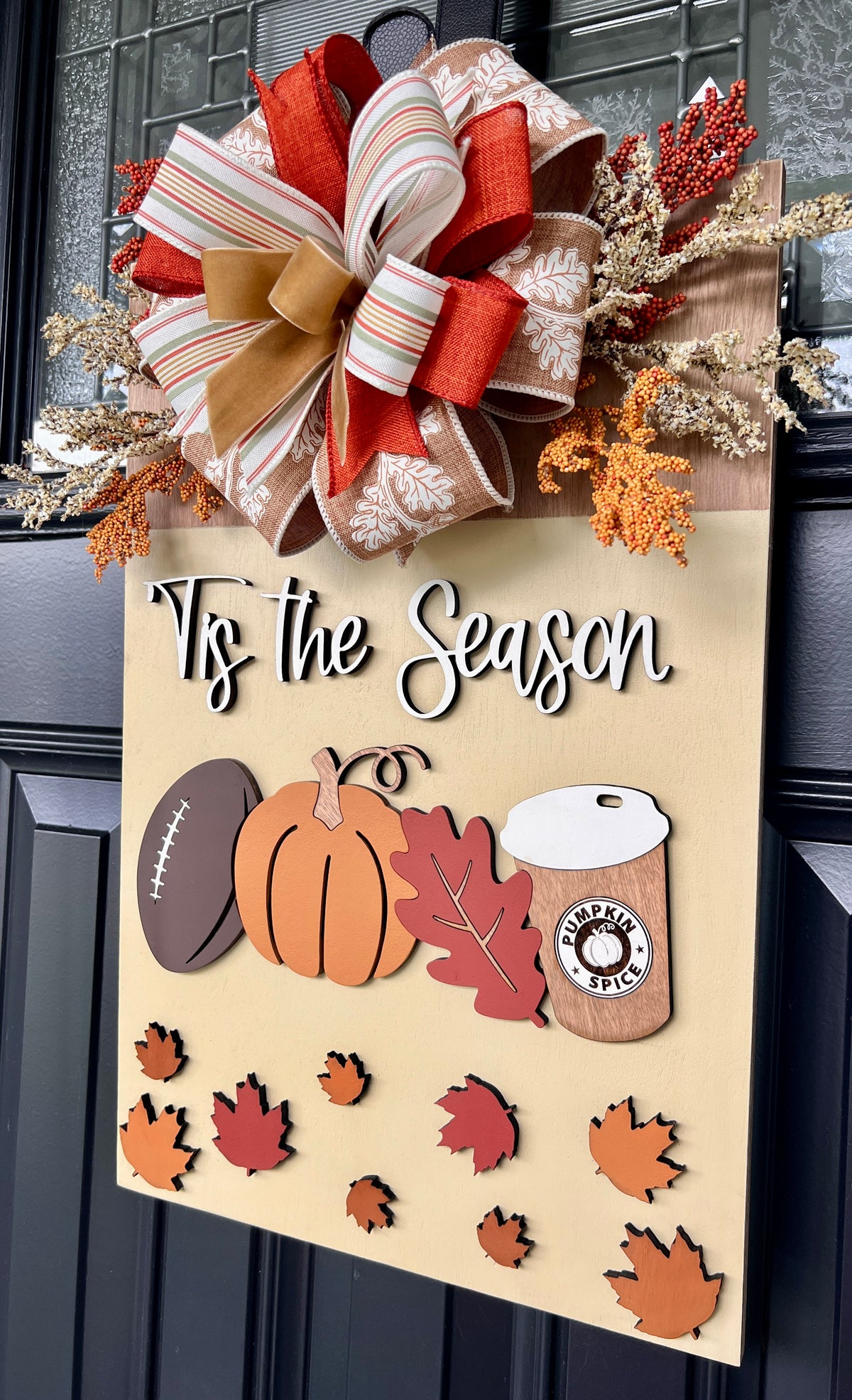 'Tis the Season fall door hanger - close up view